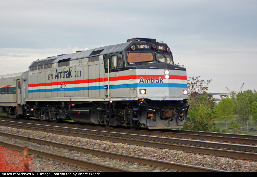 Heritage cab-bage AMTK 406 makes for another special catch on the point of Hiawatha 342